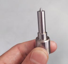微孔内孔流体抛光,磨粒流体抛光机,去除孔内毛刺,相交孔去毛刺,喷油器去毛刺,共轨管去毛刺,内孔镜面抛光,贯通孔去毛刺